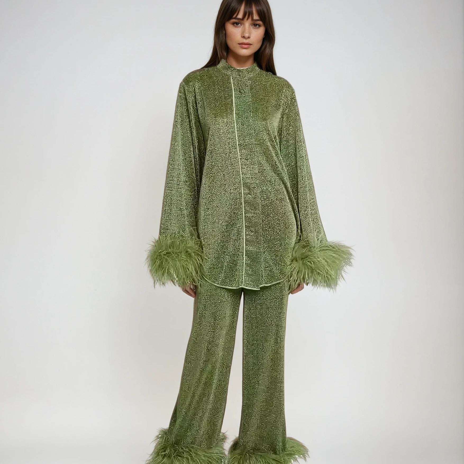 Lya - Two-Piece Set with Feather Collar