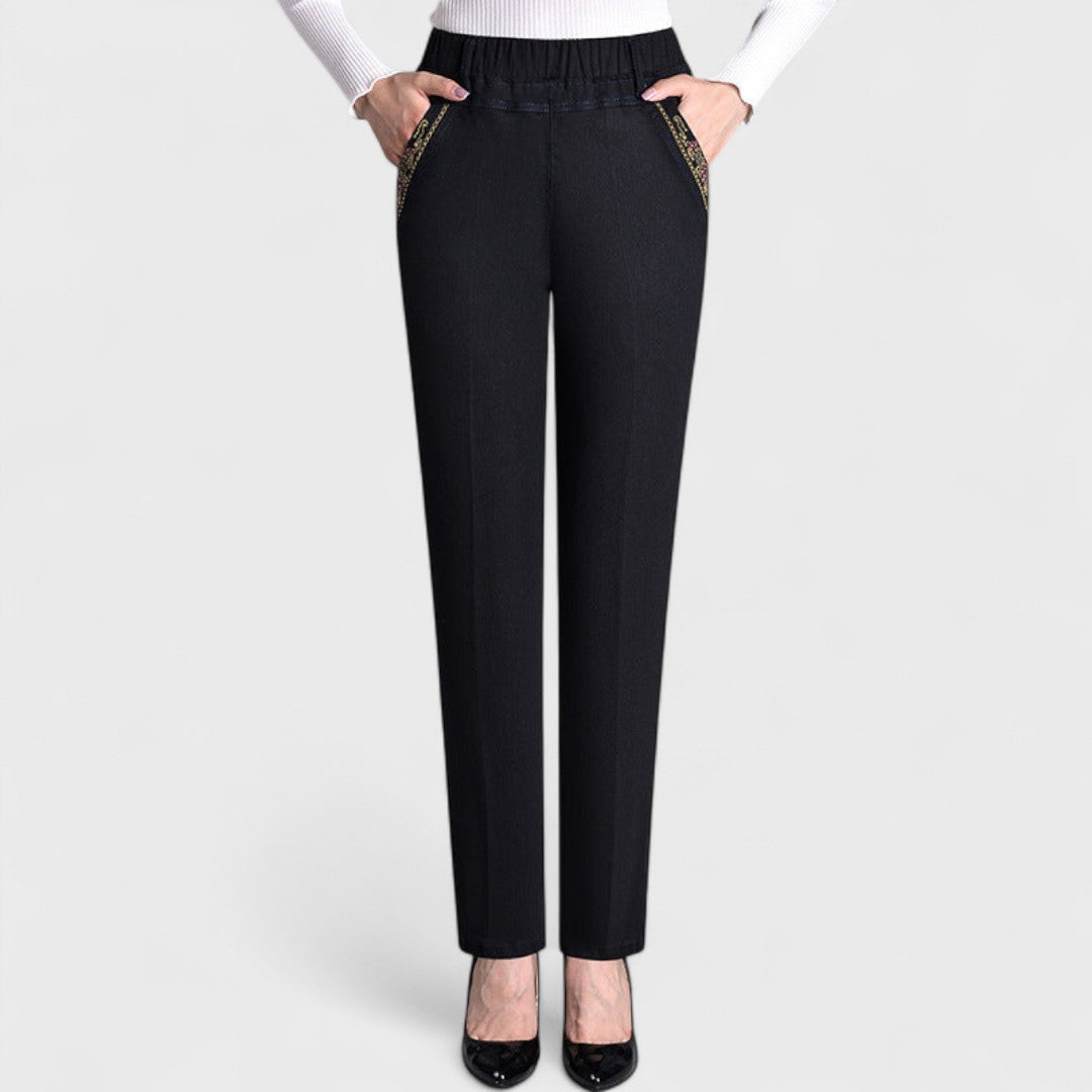 Women's jeans with side pockets and elastic waist